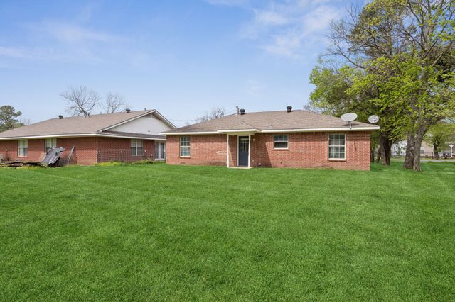 806 E College Street, Terrell, TX 75160