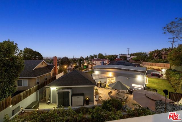 6040 W 76th Place, Los Angeles, CA 90045