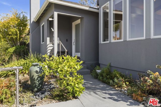 6040 W 76th Place, Los Angeles, CA 90045