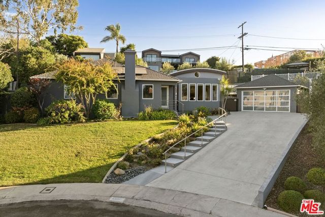 6040 W 76th Place, Los Angeles, CA 90045