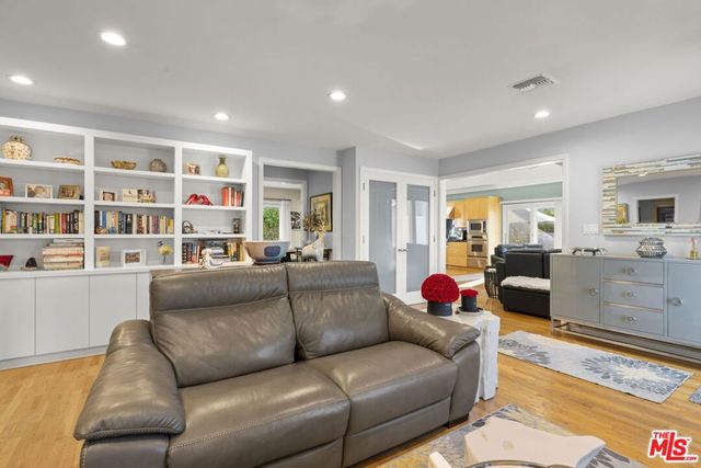 6040 W 76th Place, Los Angeles, CA 90045