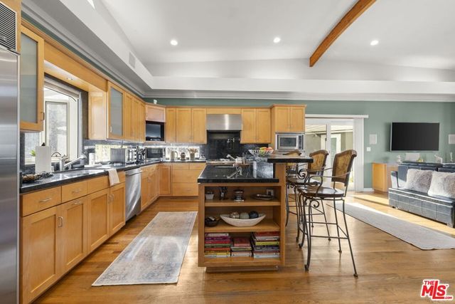 6040 W 76th Place, Los Angeles, CA 90045