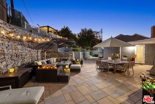 6040 W 76th Place, Los Angeles, CA 90045