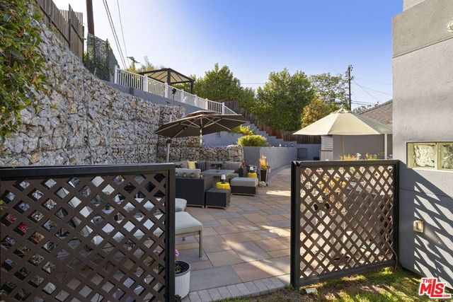 6040 W 76th Place, Los Angeles, CA 90045