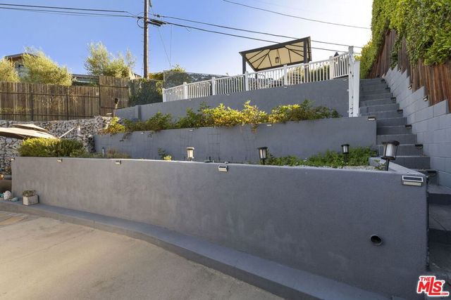 6040 W 76th Place, Los Angeles, CA 90045