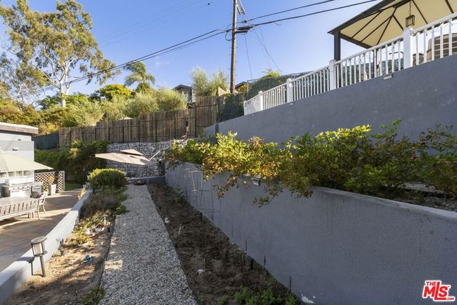 6040 W 76th Place, Los Angeles, CA 90045