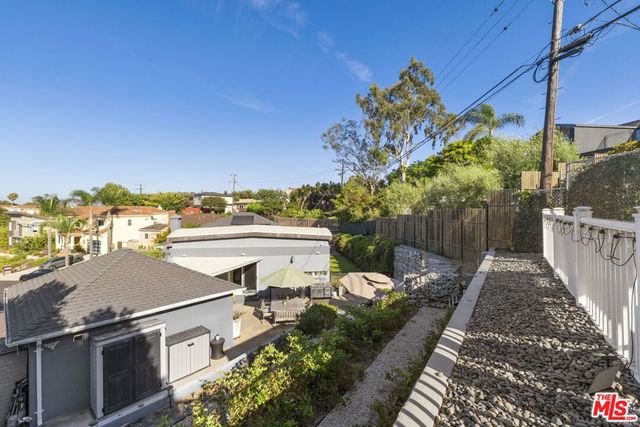 6040 W 76th Place, Los Angeles, CA 90045