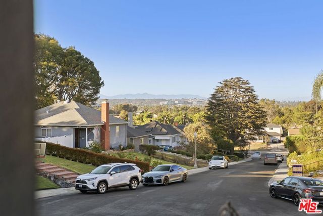 6040 W 76th Place, Los Angeles, CA 90045