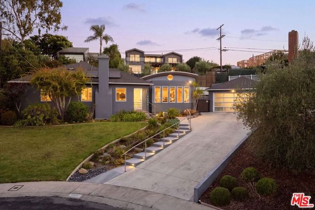 6040 W 76th Place, Los Angeles, CA 90045