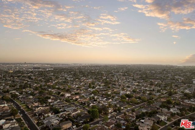 6040 W 76th Place, Los Angeles, CA 90045