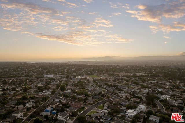 6040 W 76th Place, Los Angeles, CA 90045