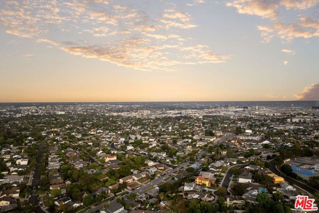 6040 W 76th Place, Los Angeles, CA 90045