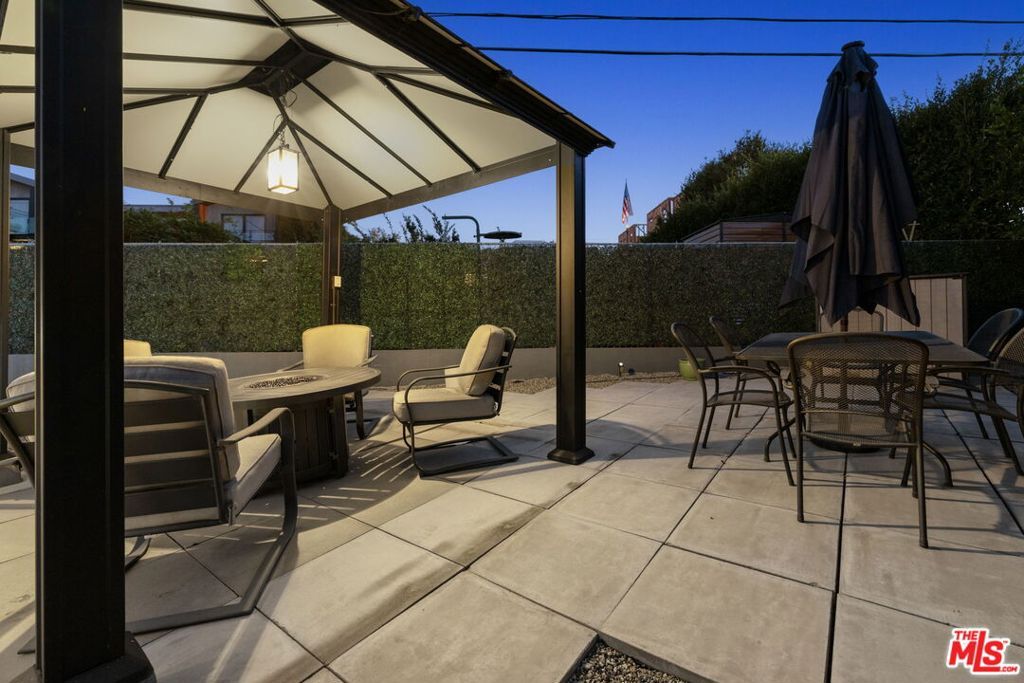 Image 13 of property listing at 6040 W 76th Place, Los Angeles, CA 90045