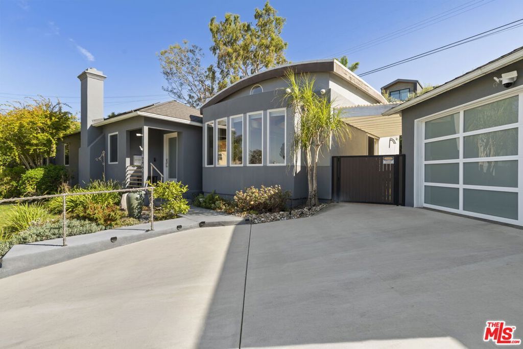 Image 17 of property listing at 6040 W 76th Place, Los Angeles, CA 90045