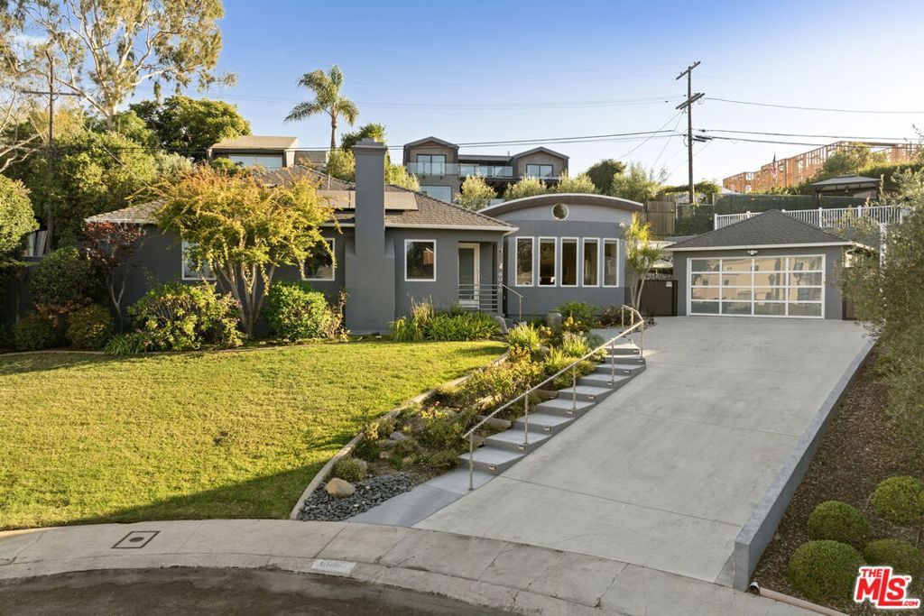Image 19 of property listing at 6040 W 76th Place, Los Angeles, CA 90045