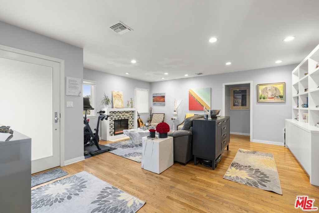 Image 20 of property listing at 6040 W 76th Place, Los Angeles, CA 90045