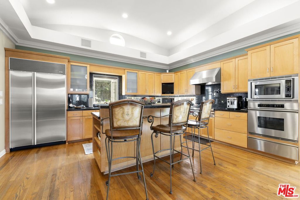 Image 29 of property listing at 6040 W 76th Place, Los Angeles, CA 90045