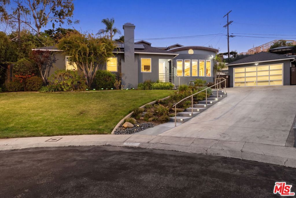 Image 3 of property listing at 6040 W 76th Place, Los Angeles, CA 90045