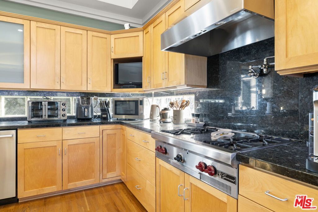 Image 30 of property listing at 6040 W 76th Place, Los Angeles, CA 90045