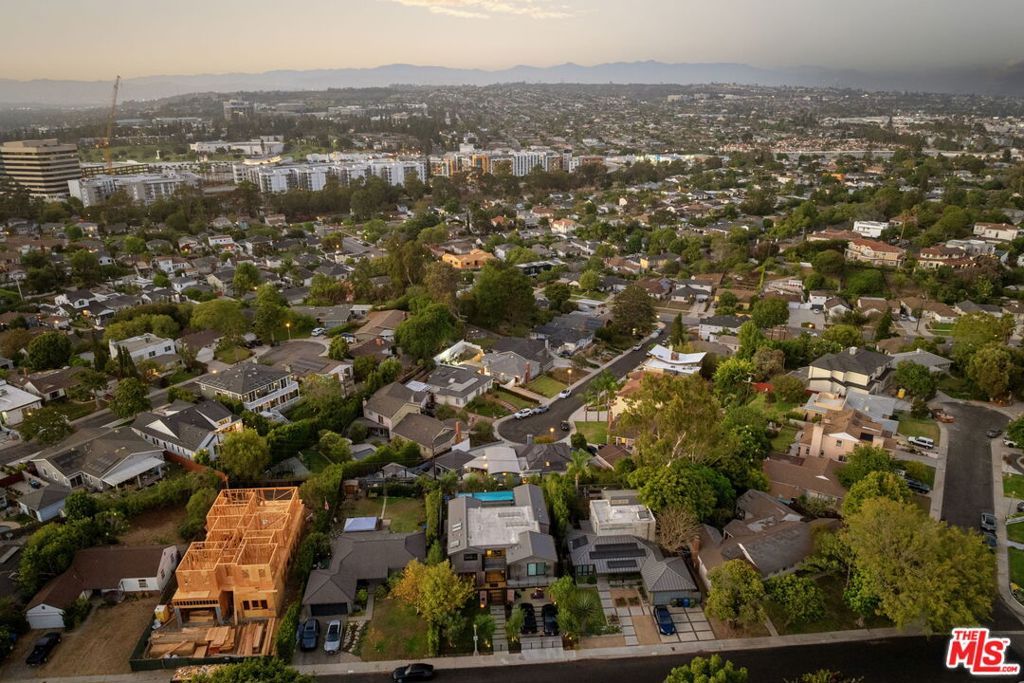 Image 71 of property listing at 6040 W 76th Place, Los Angeles, CA 90045