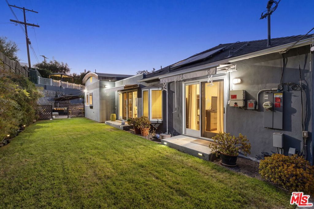 Image 9 of property listing at 6040 W 76th Place, Los Angeles, CA 90045