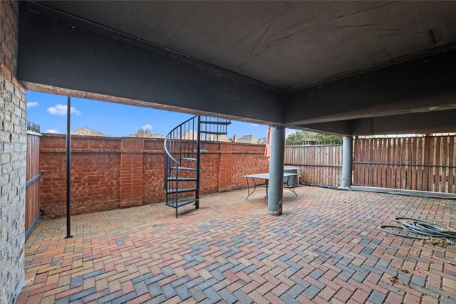 563 Rockingham Drive, Irving, TX 75063