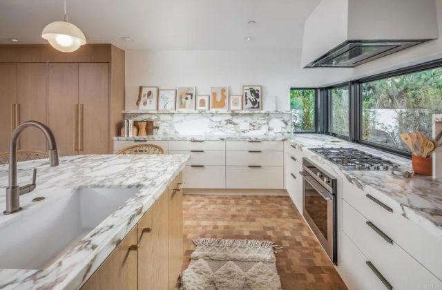 239 4th St, Encinitas, CA 92024
