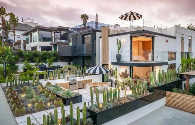 239 4th St, Encinitas, CA 92024