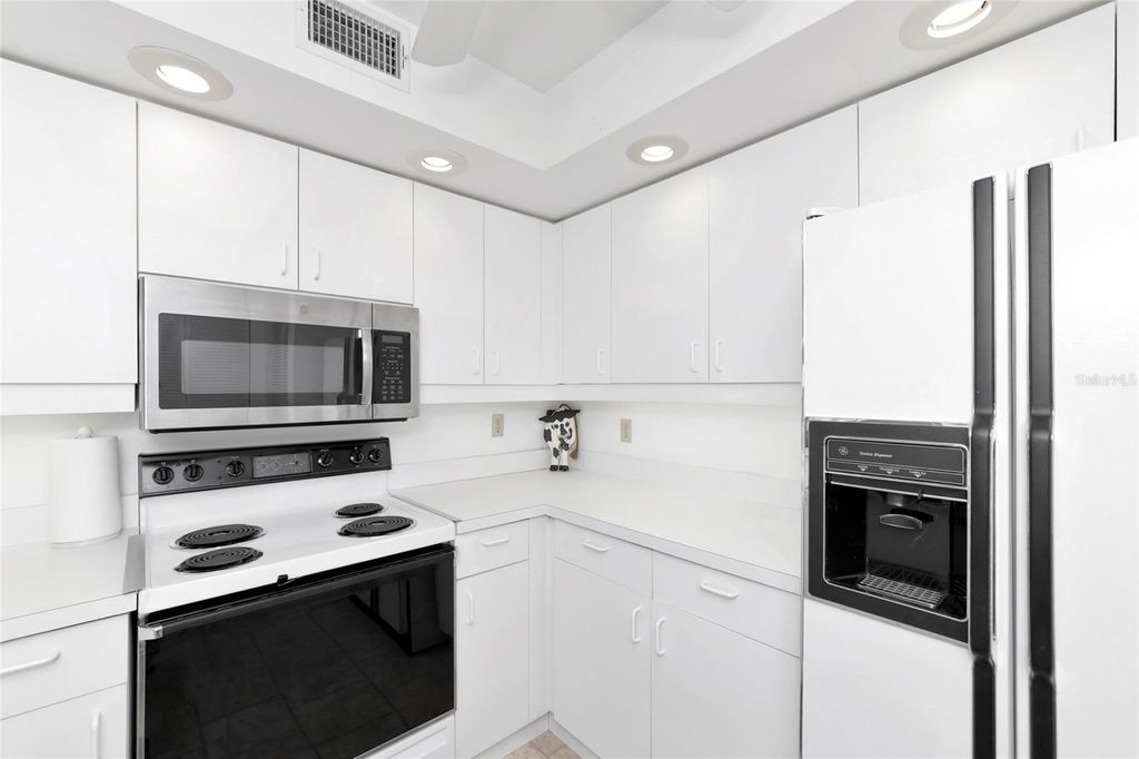 Image 13 of property listing at 1249 EDGEWATER CIRCLE 73, Bradenton, FL 34209