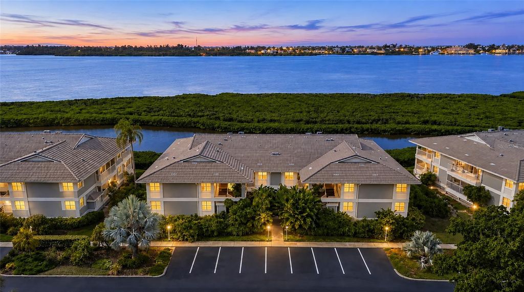 Image 3 of property listing at 1249 EDGEWATER CIRCLE 73, Bradenton, FL 34209