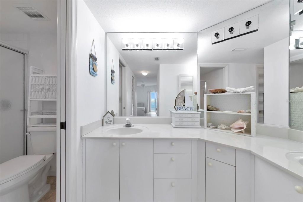 Image 38 of property listing at 1249 EDGEWATER CIRCLE 73, Bradenton, FL 34209