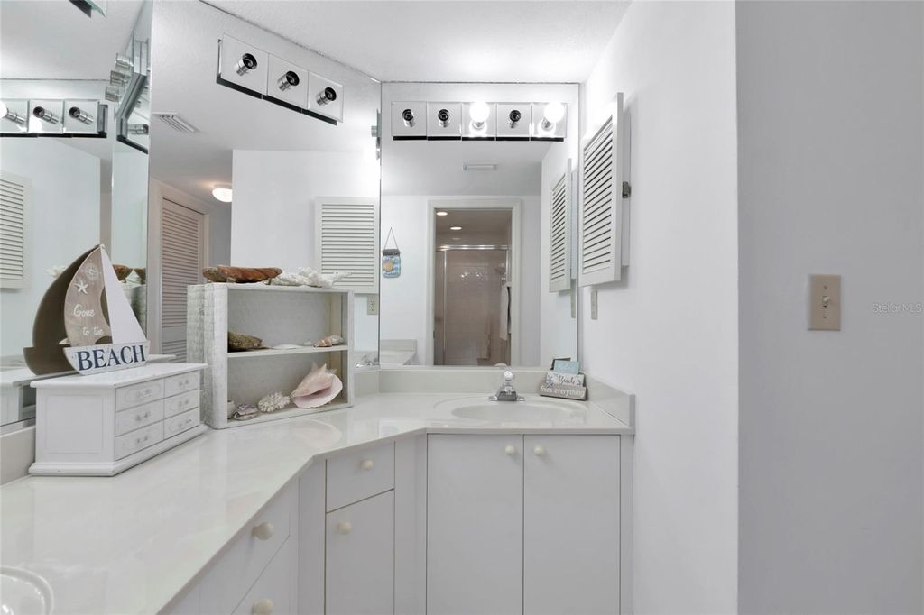 Image 39 of property listing at 1249 EDGEWATER CIRCLE 73, Bradenton, FL 34209