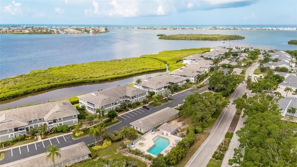 Image 5 of property listing at 1249 EDGEWATER CIRCLE 73, Bradenton, FL 34209