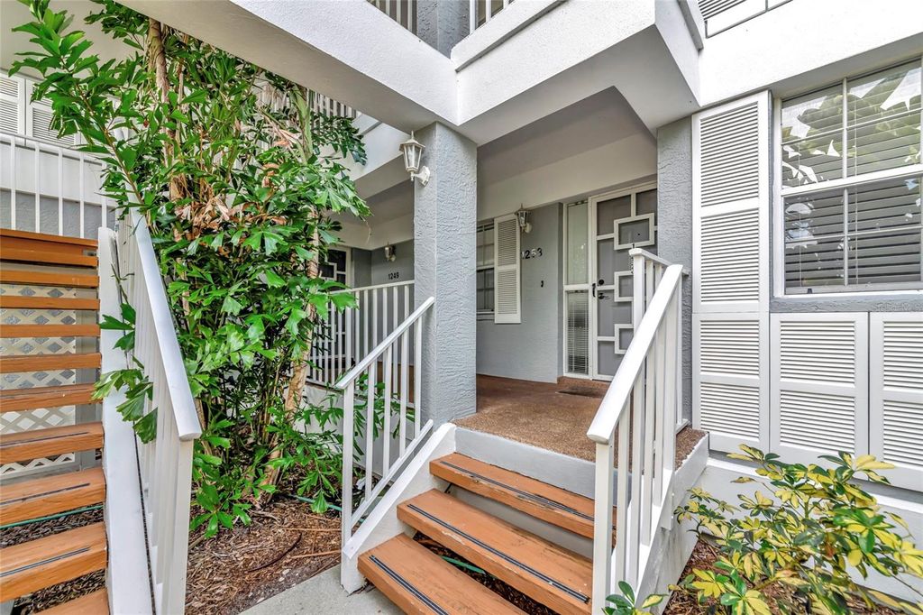 Image 7 of property listing at 1249 EDGEWATER CIRCLE 73, Bradenton, FL 34209