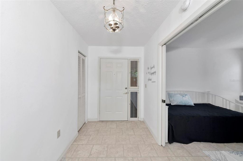 Image 9 of property listing at 1249 EDGEWATER CIRCLE 73, Bradenton, FL 34209
