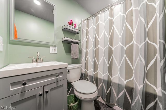 9011 Torrance Avenue, Brooklyn, OH 44144