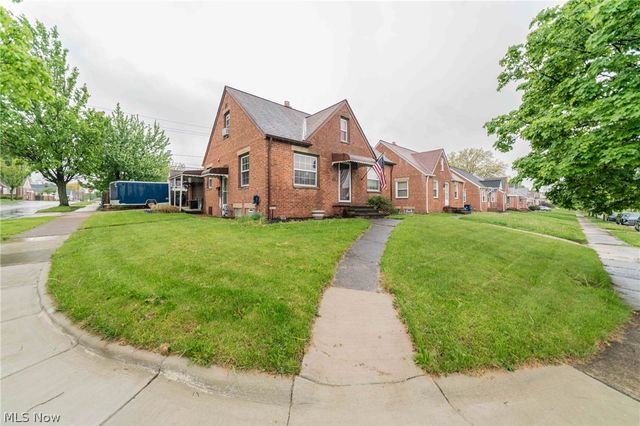 9011 Torrance Avenue, Brooklyn, OH 44144