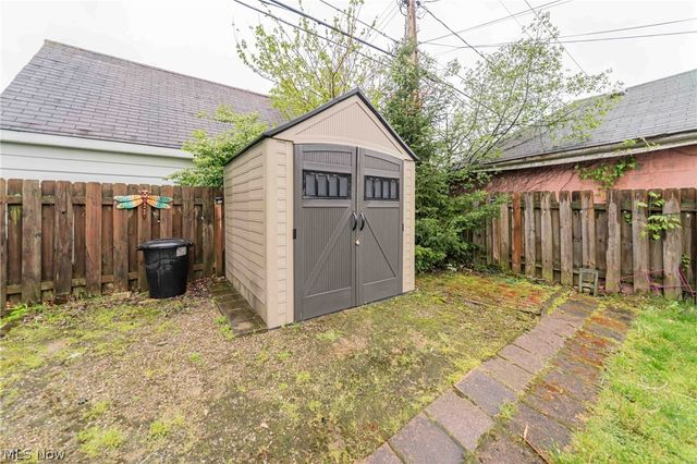 9011 Torrance Avenue, Brooklyn, OH 44144