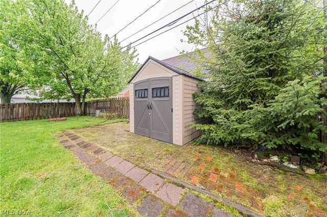 9011 Torrance Avenue, Brooklyn, OH 44144