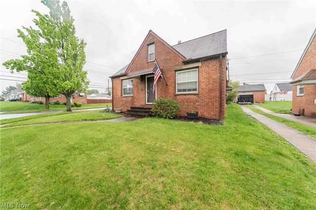 9011 Torrance Avenue, Brooklyn, OH 44144