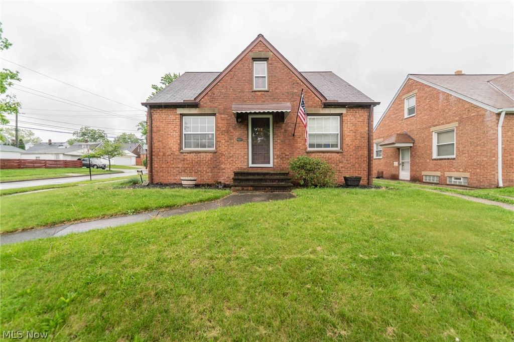 9011 Torrance Avenue, Brooklyn, OH 44144