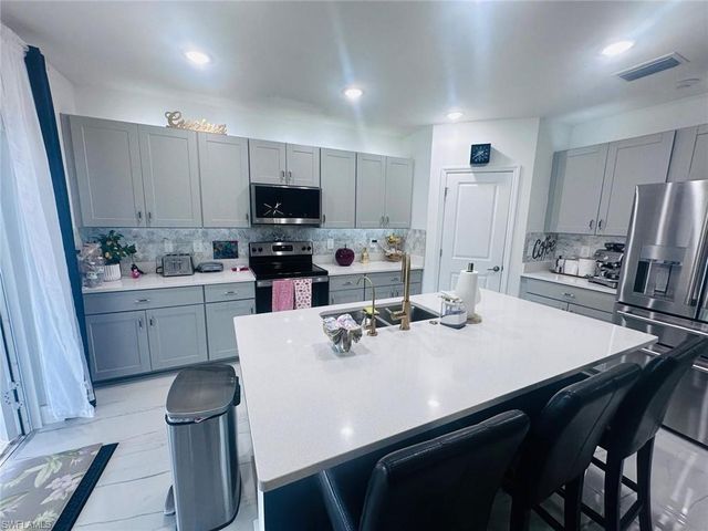 317 SW 26th AVE, Cape Coral, FL 33991