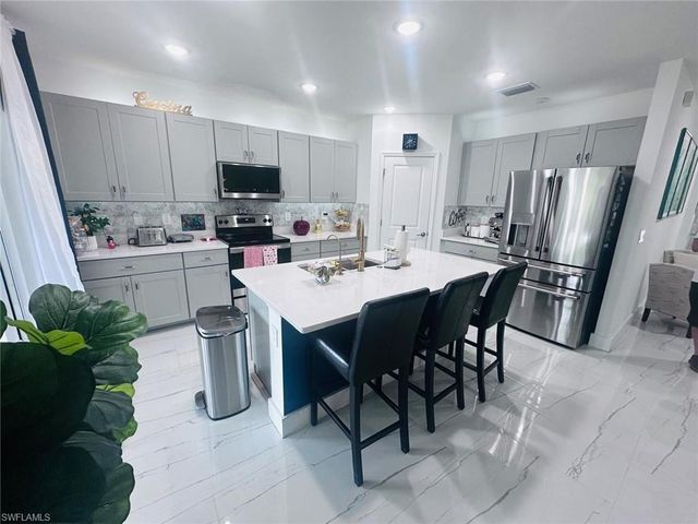 317 SW 26th AVE, Cape Coral, FL 33991