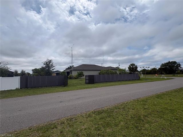 317 SW 26th AVE, Cape Coral, FL 33991