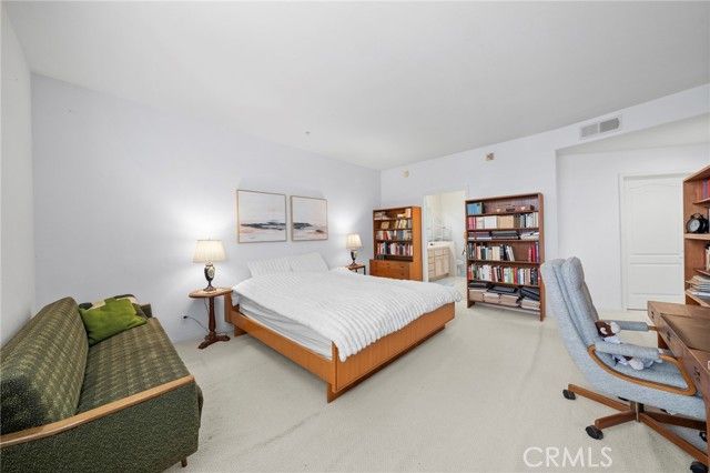 453 S Barrington, Los Angeles, CA 90049