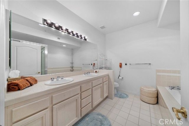 453 S Barrington, Los Angeles, CA 90049