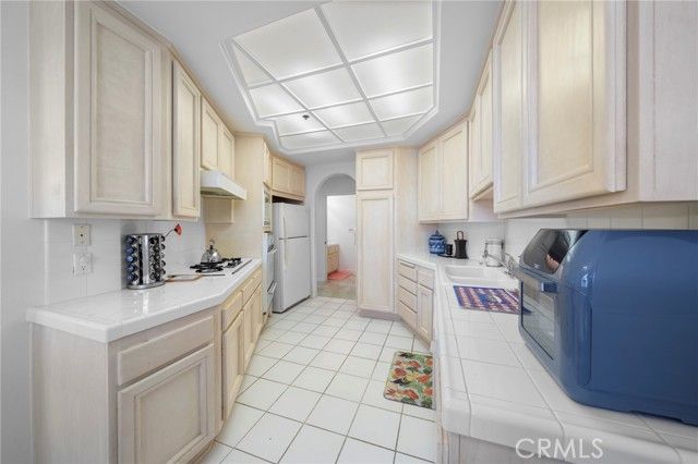 453 S Barrington, Los Angeles, CA 90049