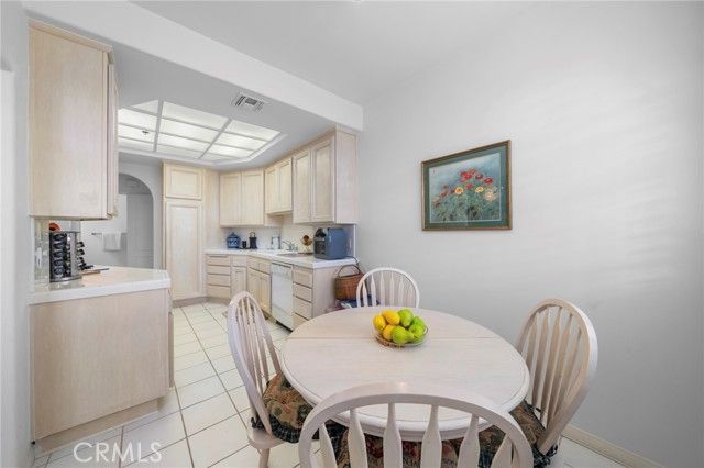 453 S Barrington, Los Angeles, CA 90049