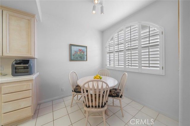 453 S Barrington, Los Angeles, CA 90049