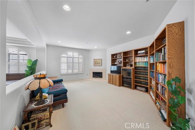 453 S Barrington, Los Angeles, CA 90049